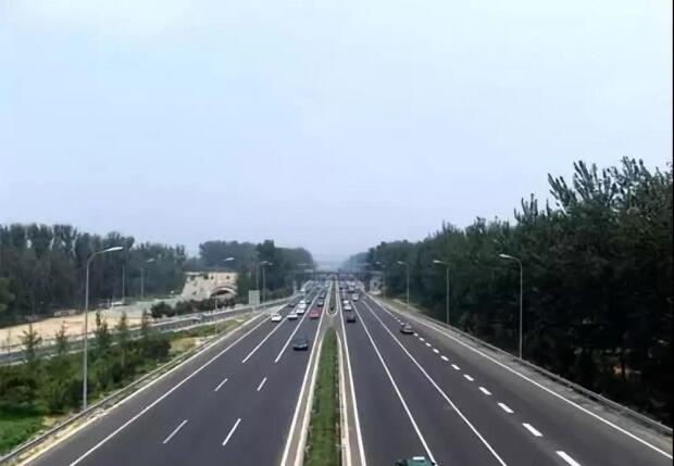 间断性才淄门的操作，能让我们在行驶时省油吗？